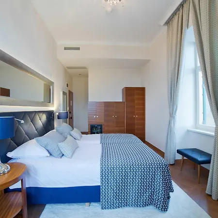 Amadria Park Royal מלון 4*
