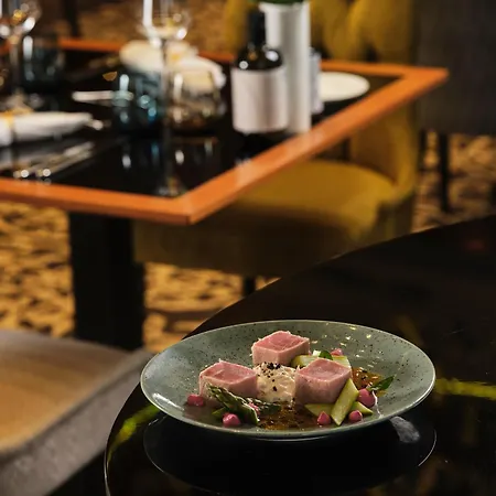 Amadria Park Royal فندق 4*