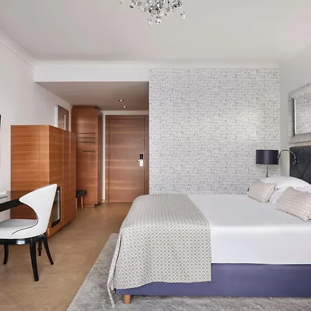 Amadria Park Royal فندق